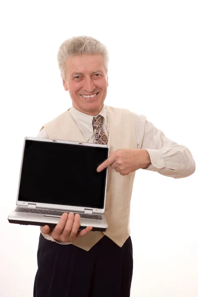 Ανώτερος άνθρωπος που κρατά ένα φορητό υπολογιστή με κενή οθόνη όπου μπορείτε να το εισαγωγικό — Φωτογραφία Αρχείου