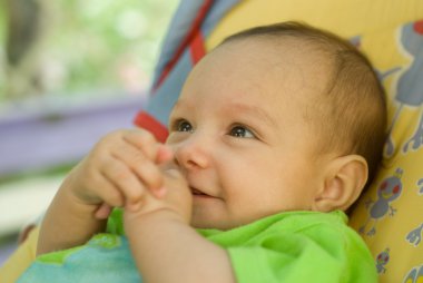 mutlu yeni doğan bebek yalan