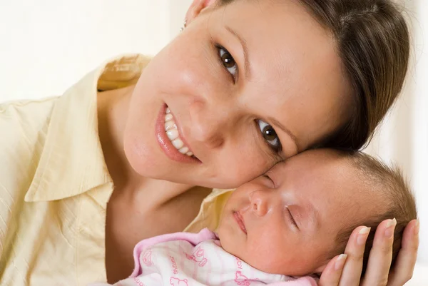 Mother holds the baby — Stock Photo, Image