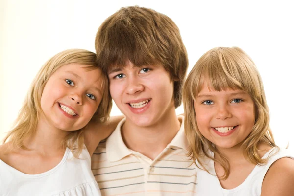 Teenager se svými sestrami — Stock fotografie