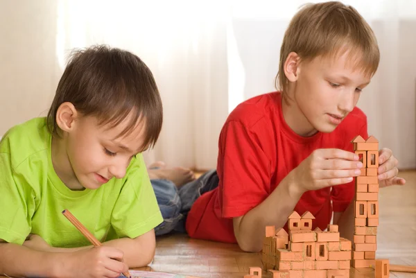 Two brothers are building — Stock Photo, Image