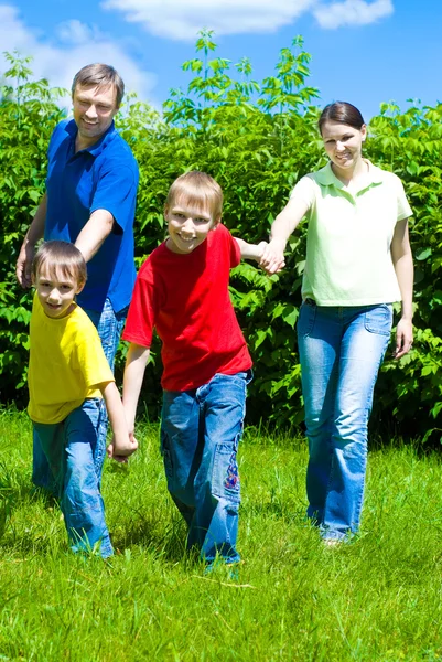 Gelukkige familie van vier — Stockfoto