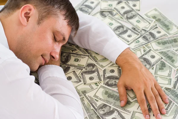 Dormire uomo e soldi su bianco — Foto Stock