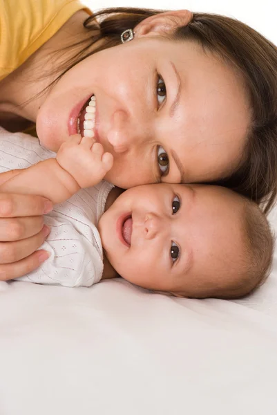 快乐妈妈和宝宝 — 图库照片
