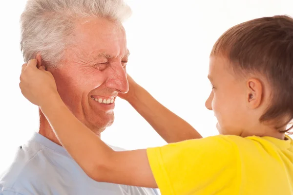 Счастливый дедушка со своим внуком — стоковое фото