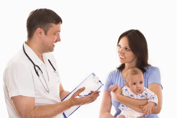医者および新生児を持つ女性 — ストック写真