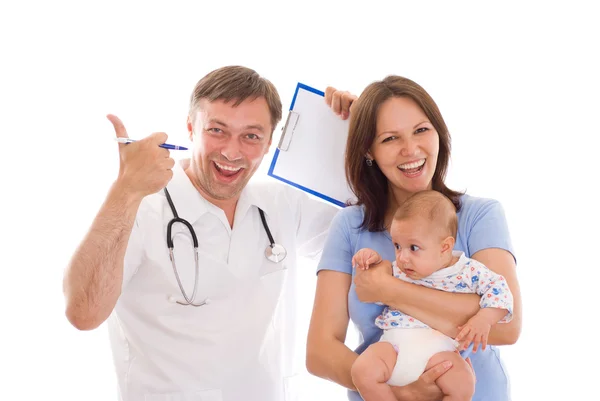 Docteur et une femme avec un nouveau-né — Photo