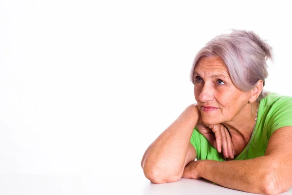Schöne ältere Frau in grün — Stockfoto