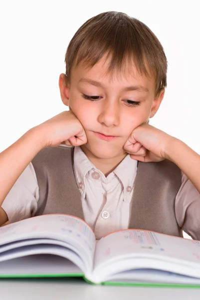Stilig pojke läser — Stockfoto