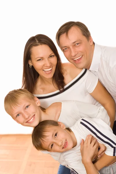 Hermosa familia feliz de cuatro —  Fotos de Stock