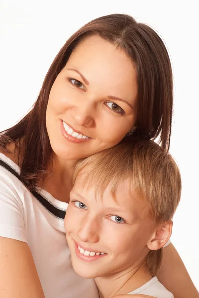 Modern som håller hennes leende son — Stockfoto