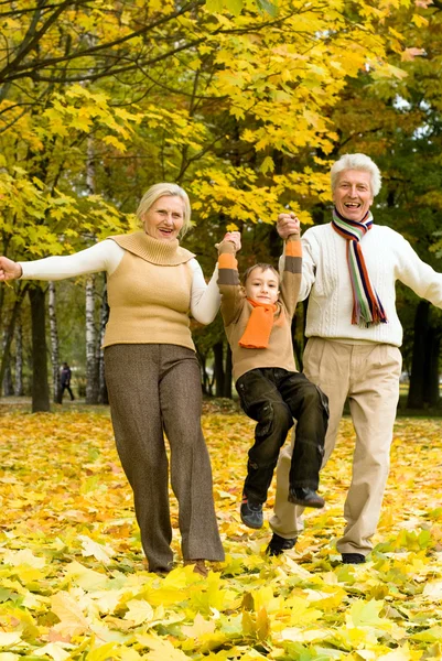 Familj på naturen — Stockfoto