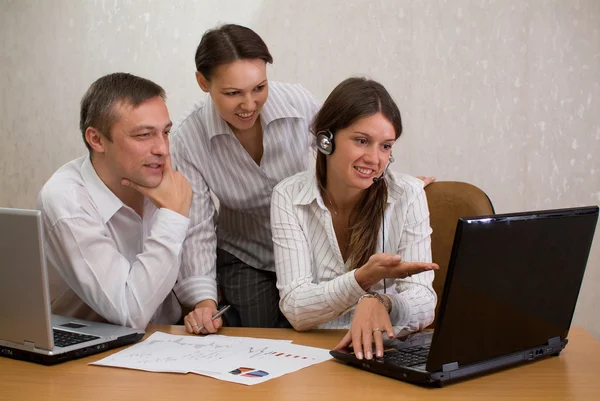 Group of employees in the office with laptops — Stock Photo, Image
