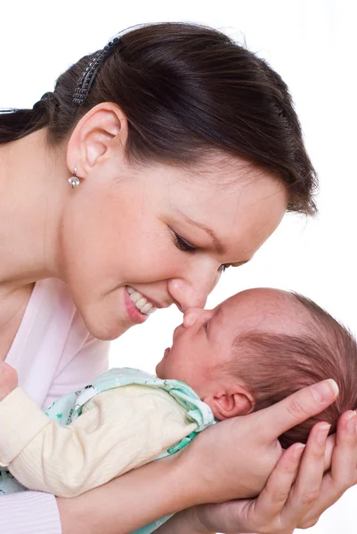Sorrindo mãe segurando recém-nascido — Fotografia de Stock
