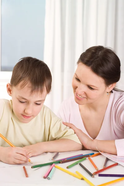 Young mother draws with his son — Stock Photo, Image