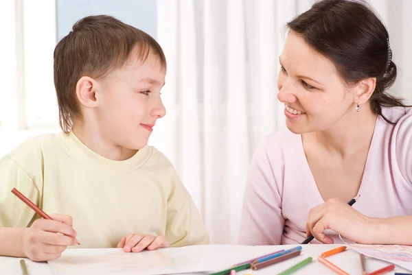 Young mother draws with his son — Stock Photo, Image
