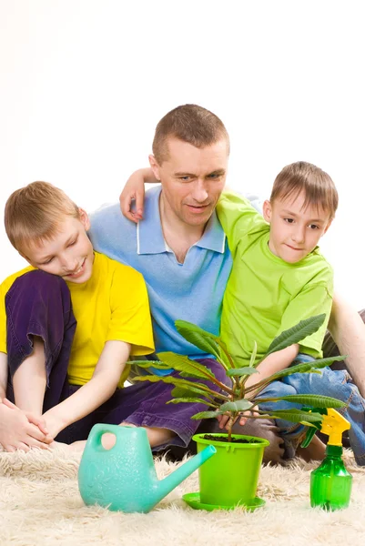 Otce a dětí na koberec — Stock fotografie