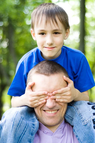 Lycklig far med son — Stockfoto