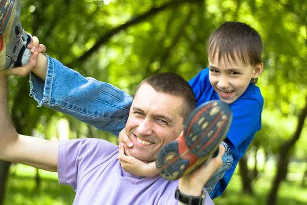 Happy dad with son — Zdjęcie stockowe