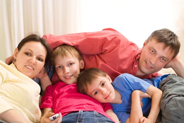 Ebeveynlerin çocukları ile birlikte — Stok fotoğraf