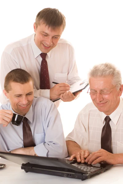 Drie zakenmensen werken — Stockfoto