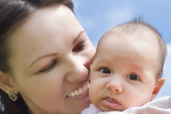 Neugeborenes und Mutter — Stockfoto