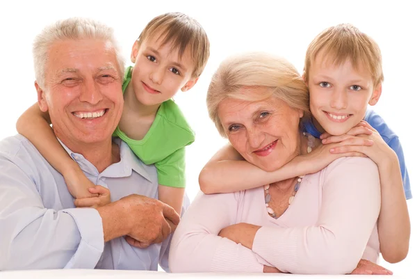 Bejaarde echtpaar met kleinkinderen — Stockfoto
