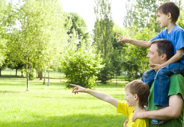 Dad with young children — Stock Photo, Image