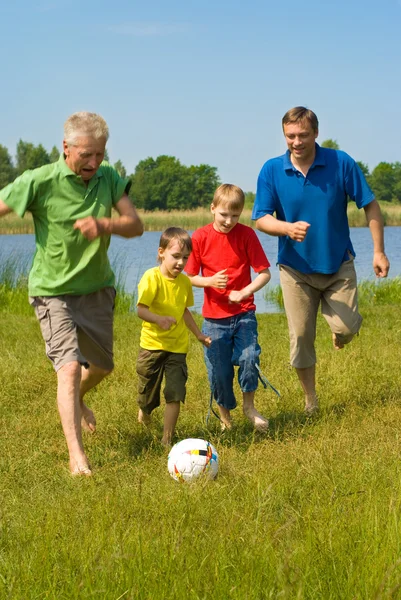 행복 한 가족 축구 — 스톡 사진