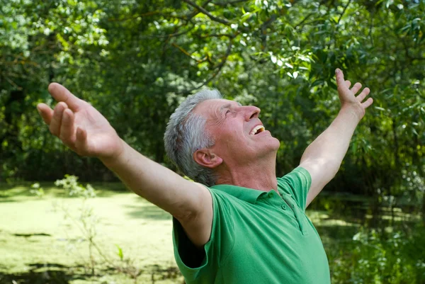 Happy elderly man in a park — Stock Photo, Image