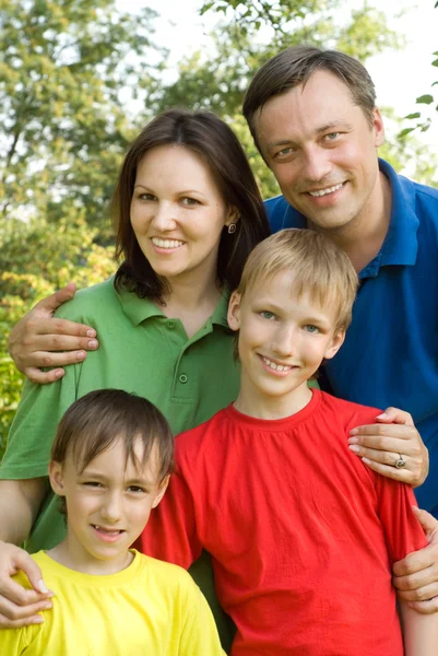 Ritratto di una famiglia felice di cinque persone — Foto Stock