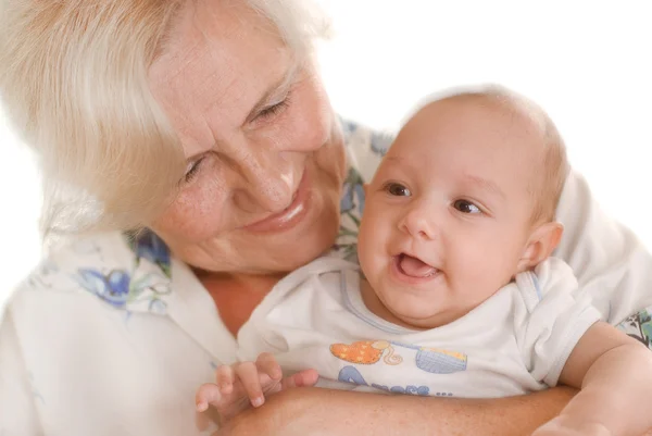Ältere Frau hält ein Neugeborenes im Arm — Stockfoto