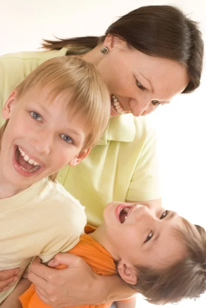 Szczęśliwa mama i dzieci — Zdjęcie stockowe