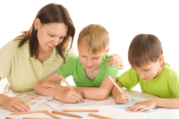 Mother draws with his sons — Stock Photo, Image