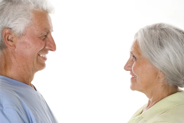 Ηλικιωμένο ζευγάρι μαζί με ένα λευκό — Φωτογραφία Αρχείου