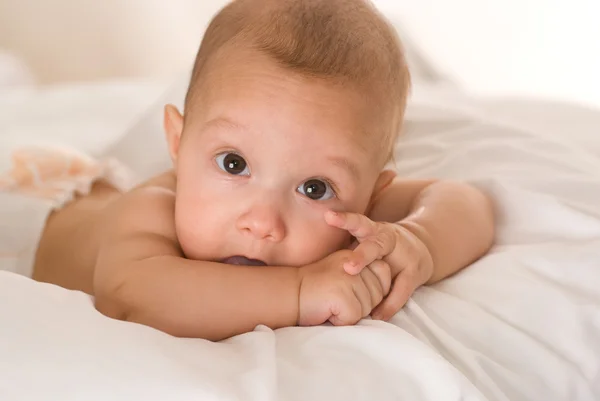 Porträt eines schönen Neugeborenen — Stockfoto