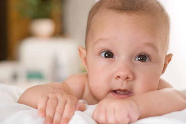 Retrato de un hermoso bebé —  Fotos de Stock