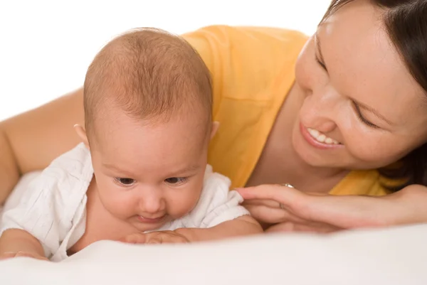 Boldog anyuka tartja a babát — Stock Fotó