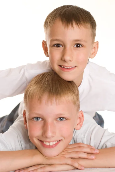 Два брати на білому — стокове фото