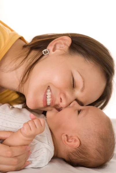 Mãe e segura o bebê — Fotografia de Stock