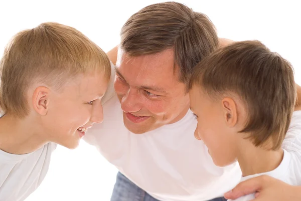 Vader met zijn twee zoons — Stockfoto
