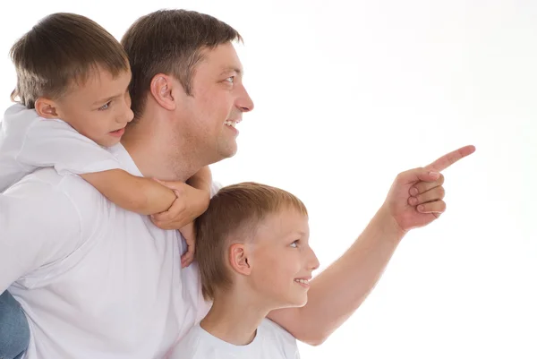 Vater mit seinen Söhnen im Stehen — Stockfoto