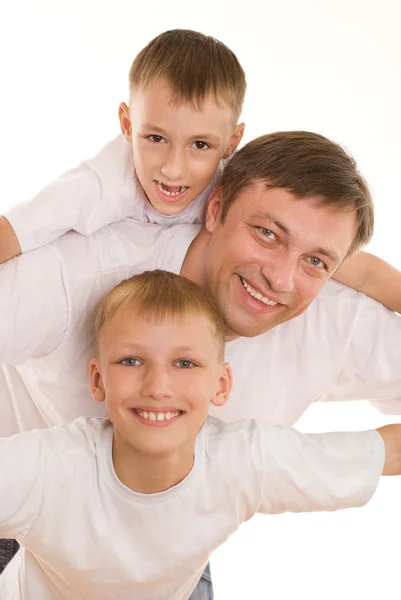 Батько з синами стоячи — стокове фото