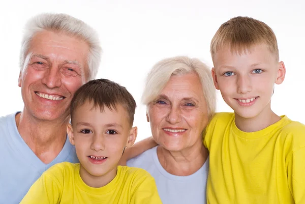 Famiglia di quattro persone su sfondo bianco — Foto Stock