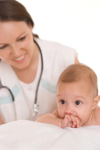 Medico con neonato — Foto Stock
