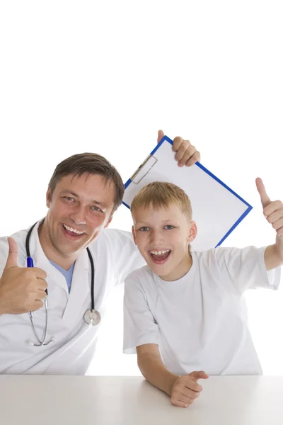 El chico en un consultorio médico — Foto de Stock
