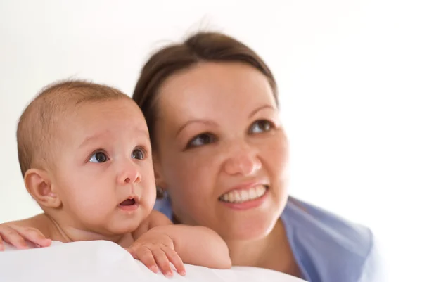 Neugeborenes mit ihrer Mutter — Stockfoto