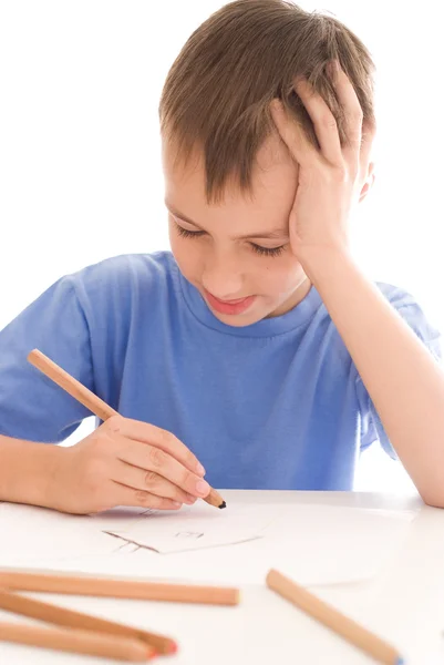 Knappe jongen tekening aan de tafel — Stockfoto