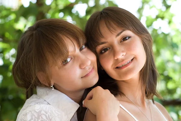 Två vackra systrar — Stockfoto