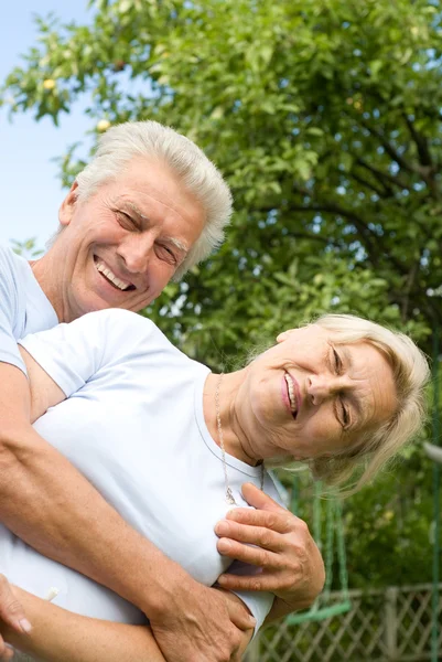 Feliz pareja de edad — Foto de Stock